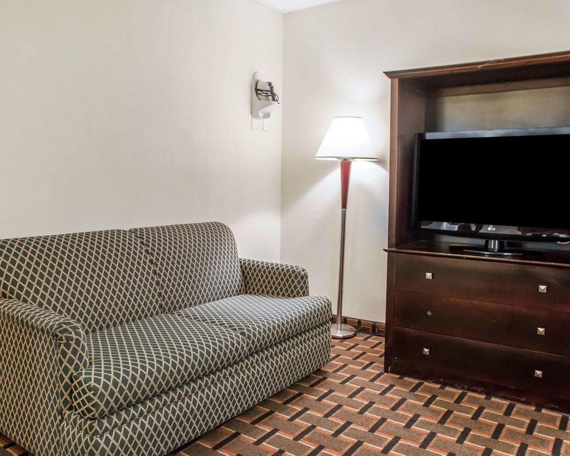 Econo Lodge Inn & Suites Bettendorf - thumb 24