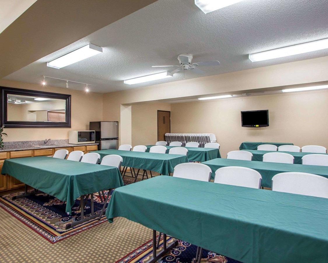 Econo Lodge Inn & Suites Bettendorf - thumb 18