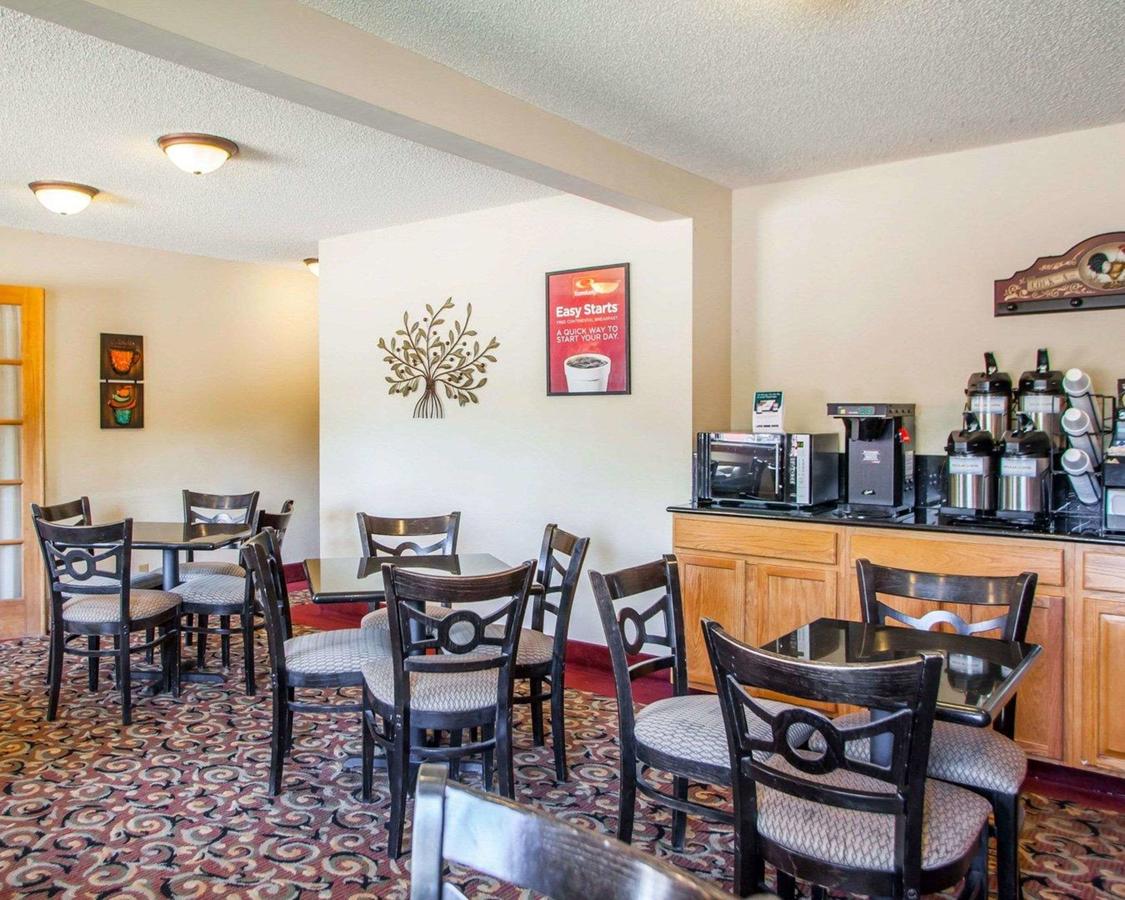Econo Lodge Inn & Suites Bettendorf - thumb 32