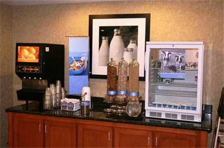 Hampton Inn & Suites Cedar Rapids - thumb 6