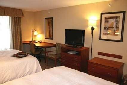 Hampton Inn & Suites Cedar Rapids - thumb 3