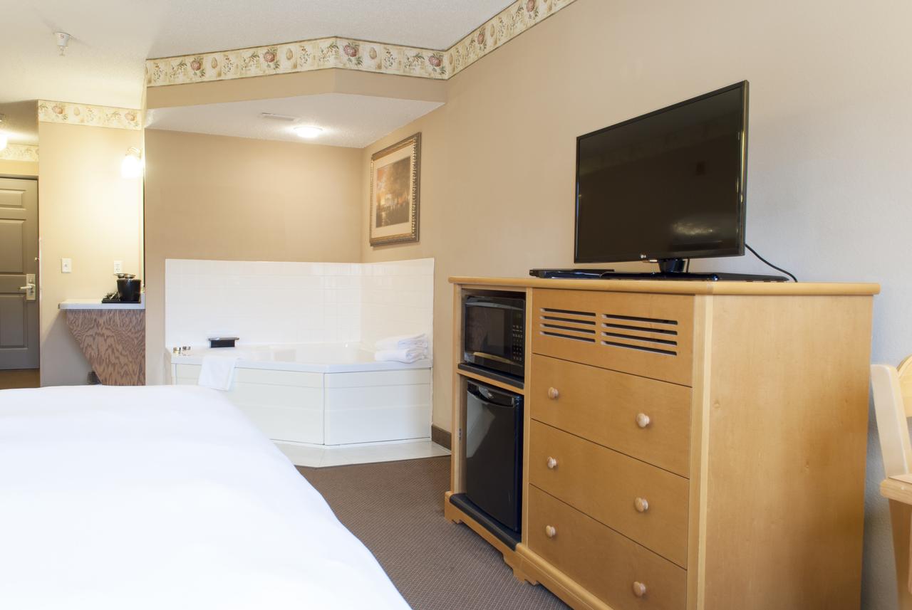 Country Inn & Suites By Radisson, Cedar Falls, IA - thumb 18