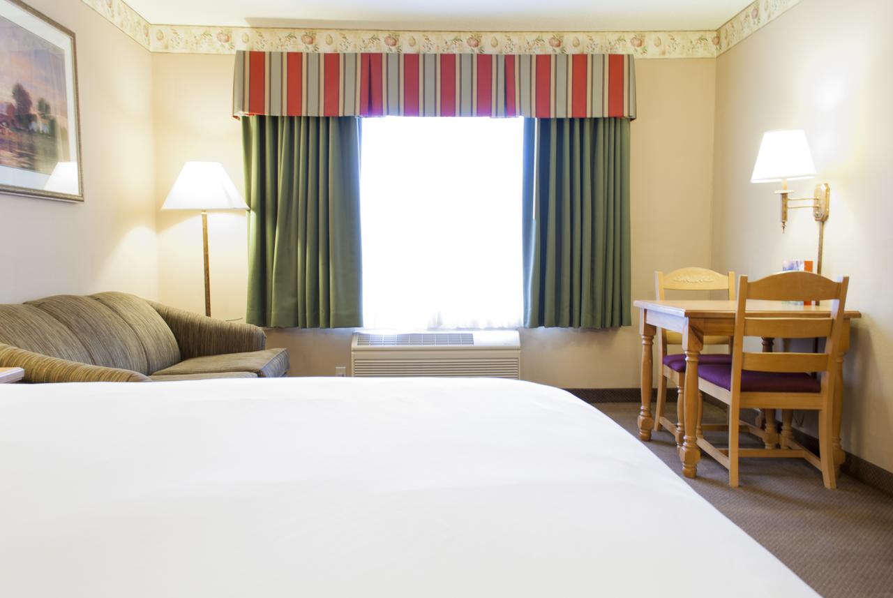 Country Inn & Suites By Radisson, Cedar Falls, IA - thumb 10