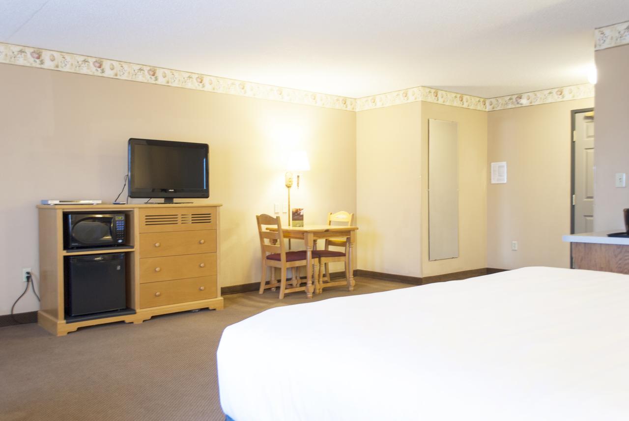 Country Inn & Suites By Radisson, Cedar Falls, IA - thumb 23