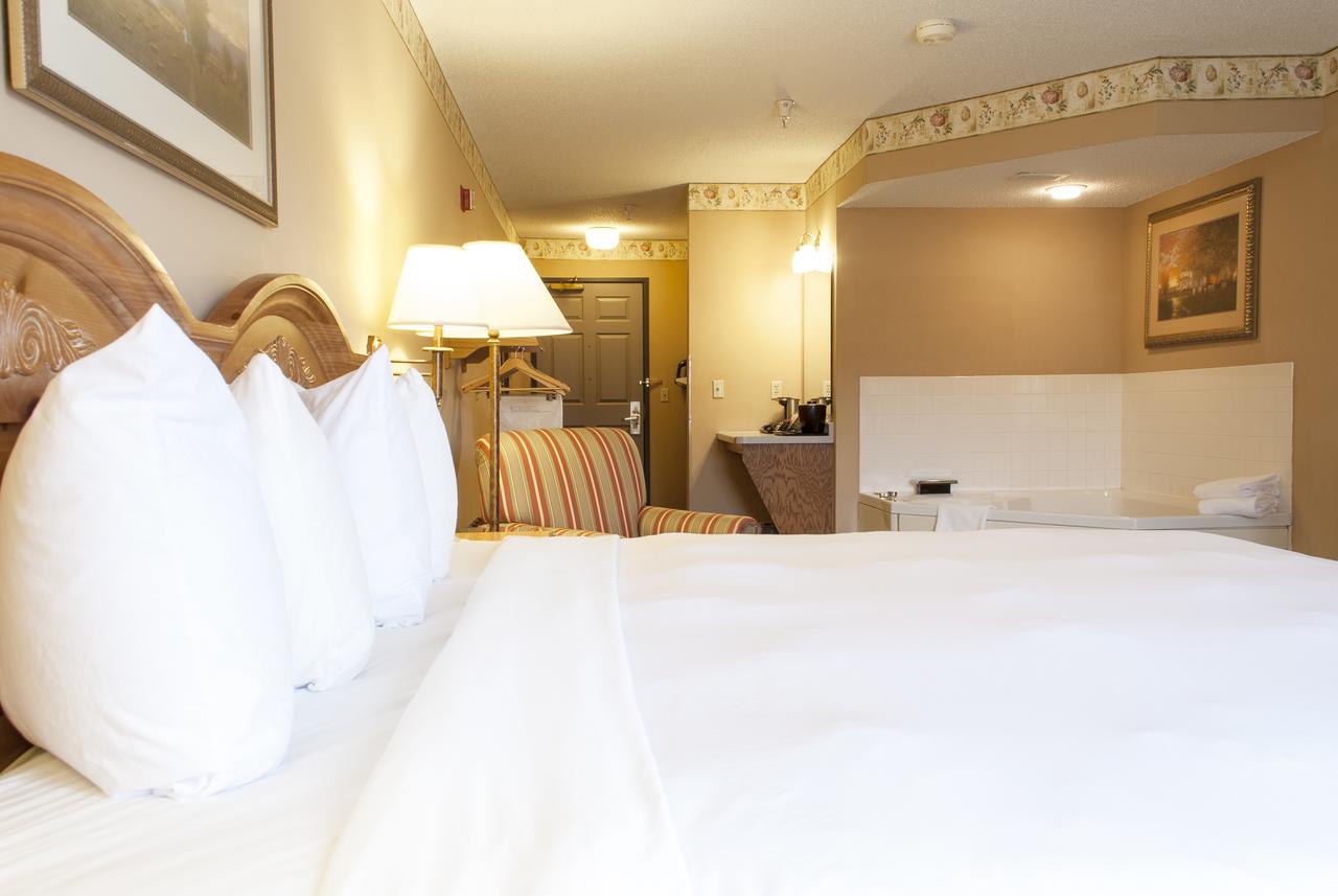 Country Inn & Suites By Radisson, Cedar Falls, IA - thumb 17