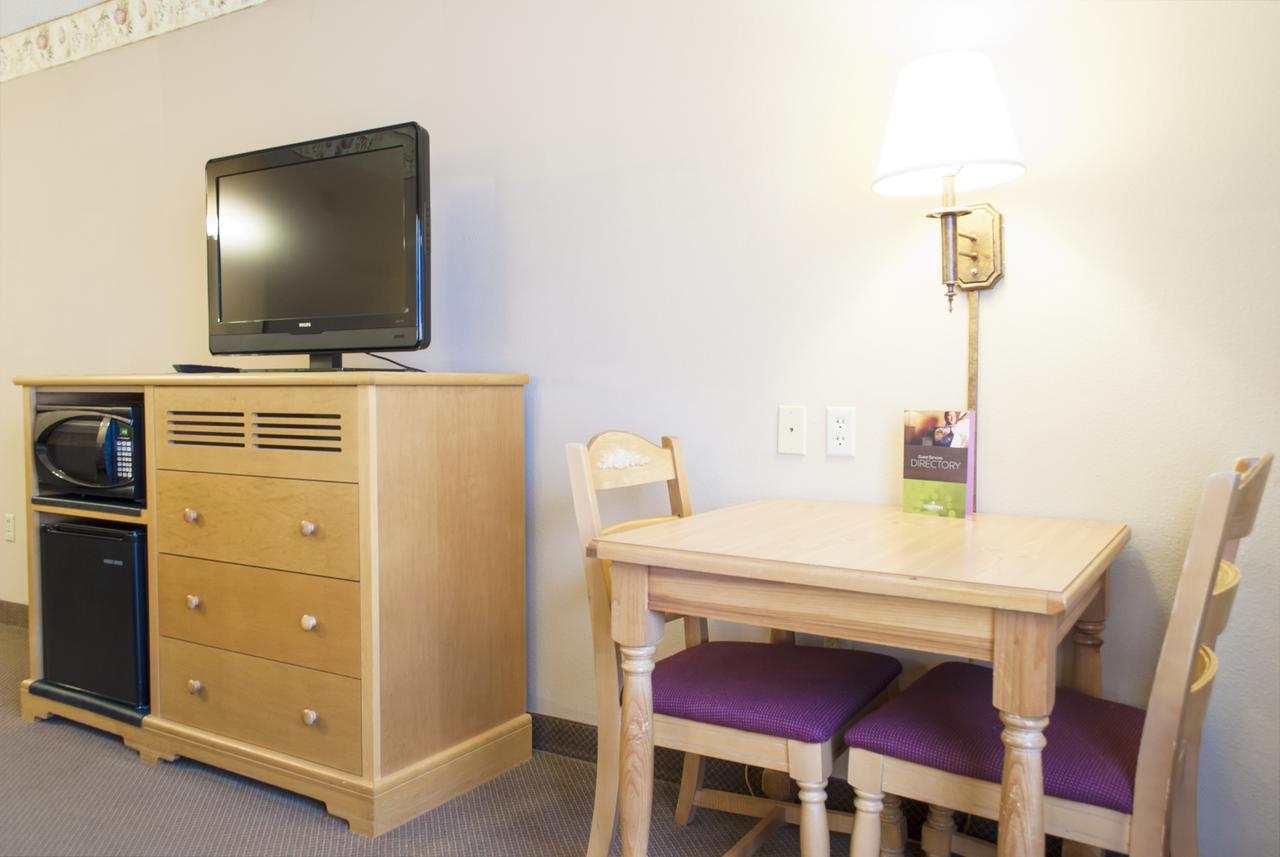 Country Inn & Suites By Radisson, Cedar Falls, IA - thumb 4