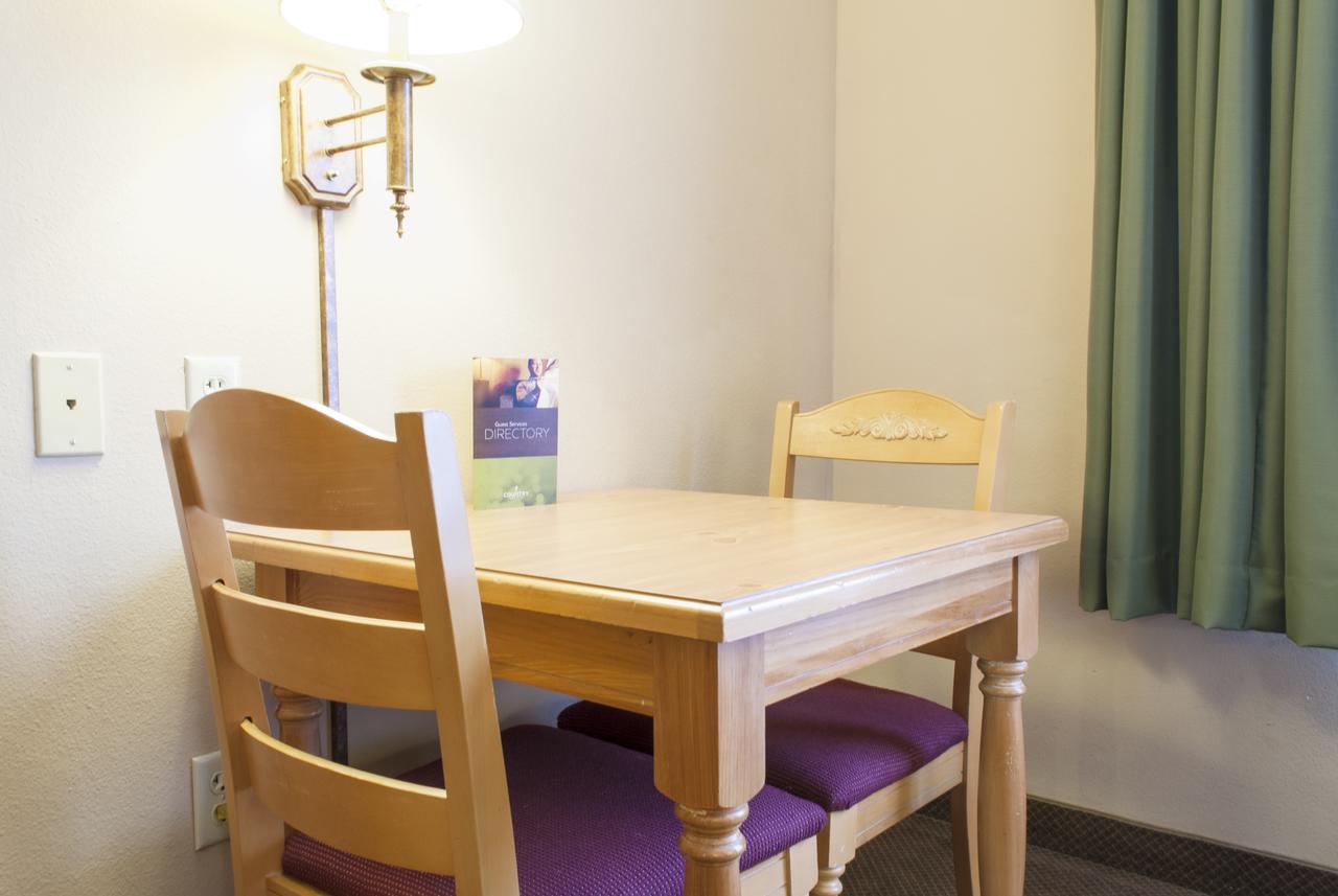 Country Inn & Suites By Radisson, Cedar Falls, IA - thumb 24