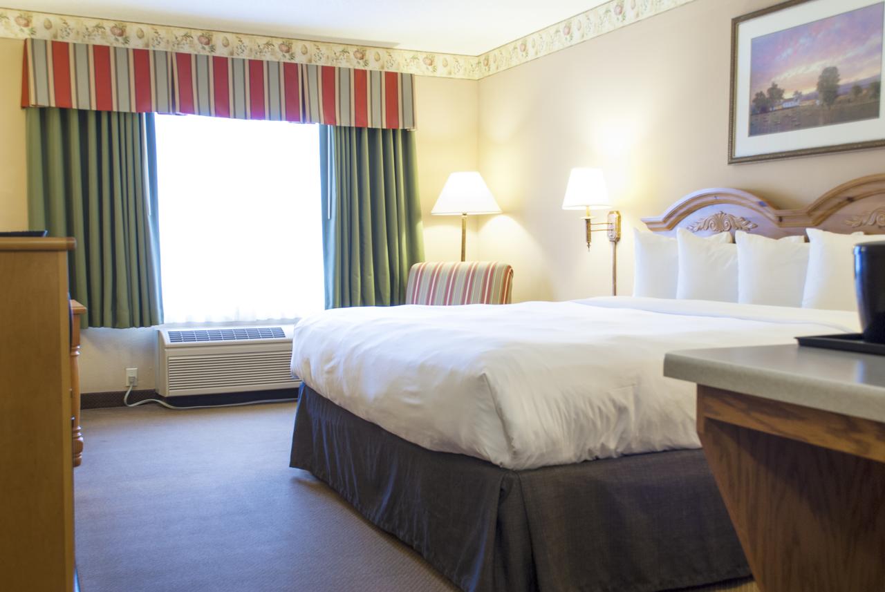 Country Inn & Suites By Radisson, Cedar Falls, IA - thumb 6
