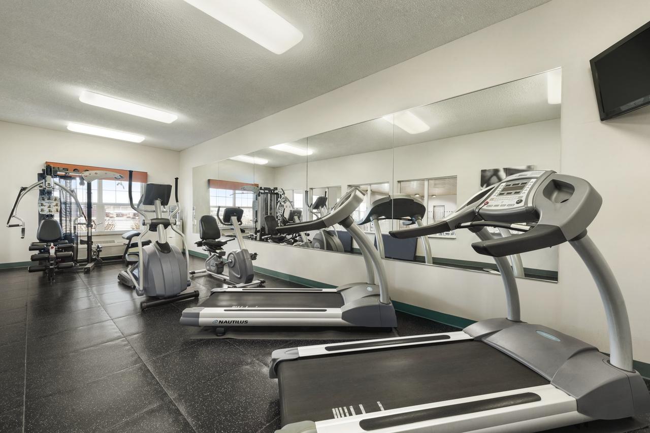 Country Inn & Suites By Radisson, Kansas City At Village West, KS - thumb 5