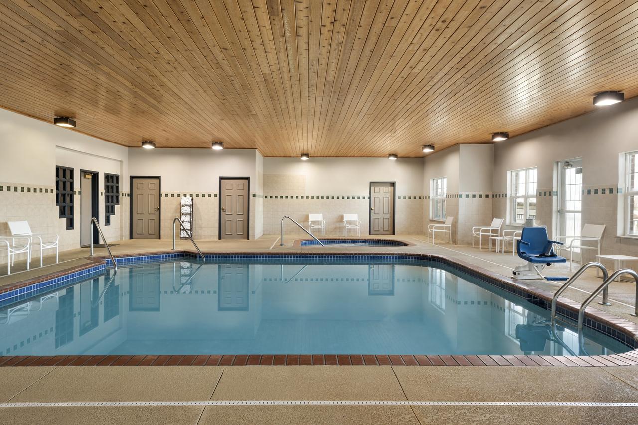 Country Inn & Suites By Radisson, Kansas City At Village West, KS - thumb 4