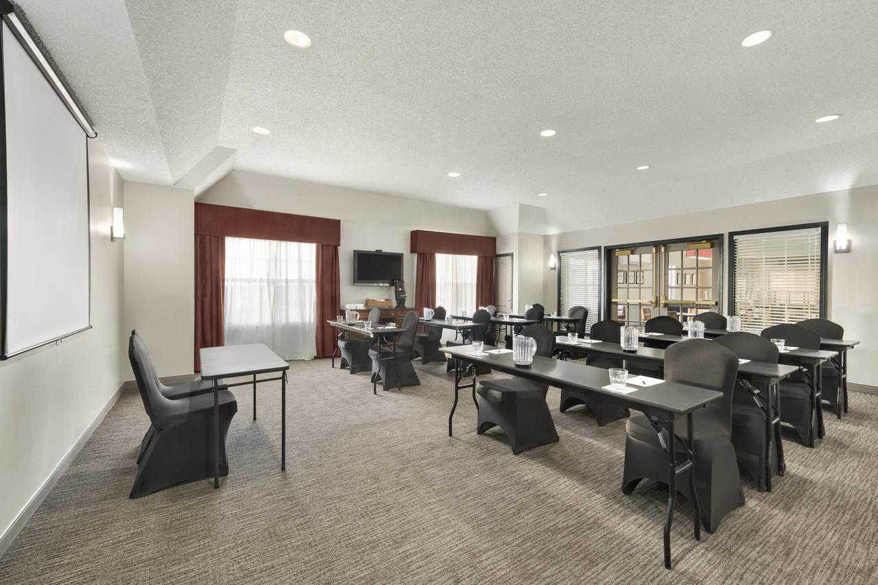 Country Inn & Suites By Radisson, Kansas City At Village West, KS - thumb 6
