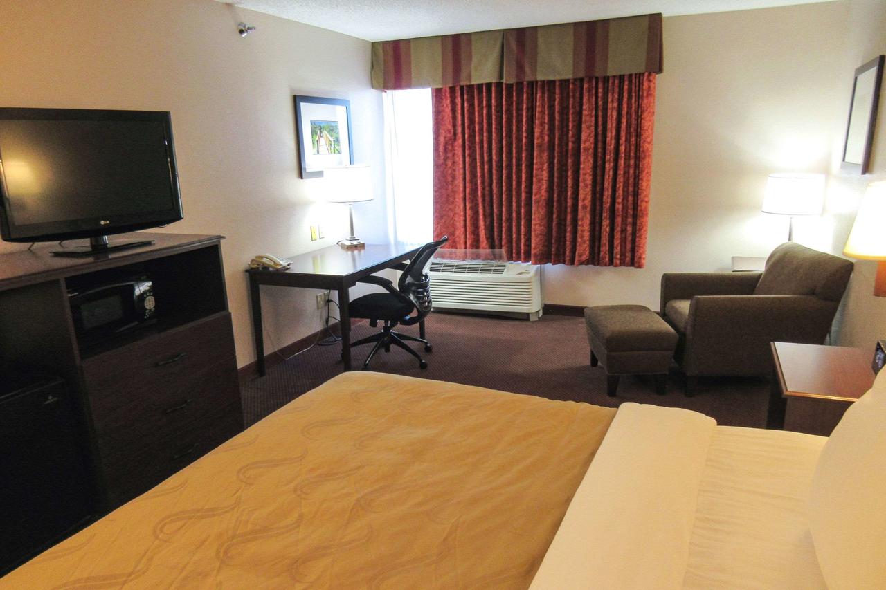 Quality Inn & Suites Lawrence - University Area - thumb 16