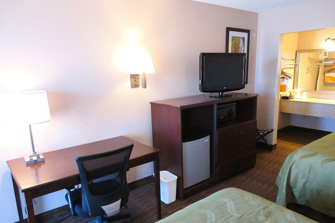 Quality Inn & Suites Lawrence - University Area - thumb 25
