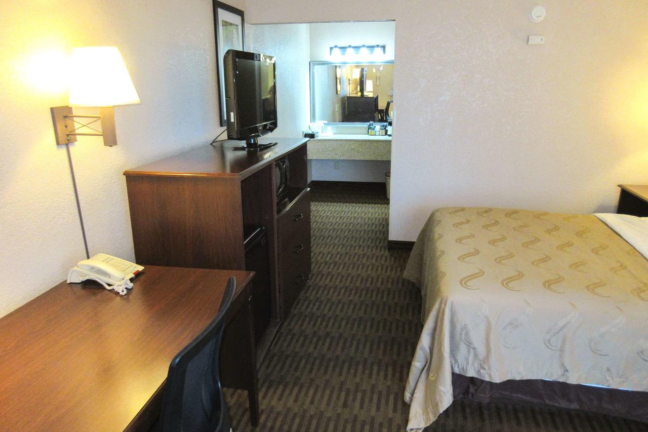 Quality Inn & Suites Lawrence - University Area - thumb 37