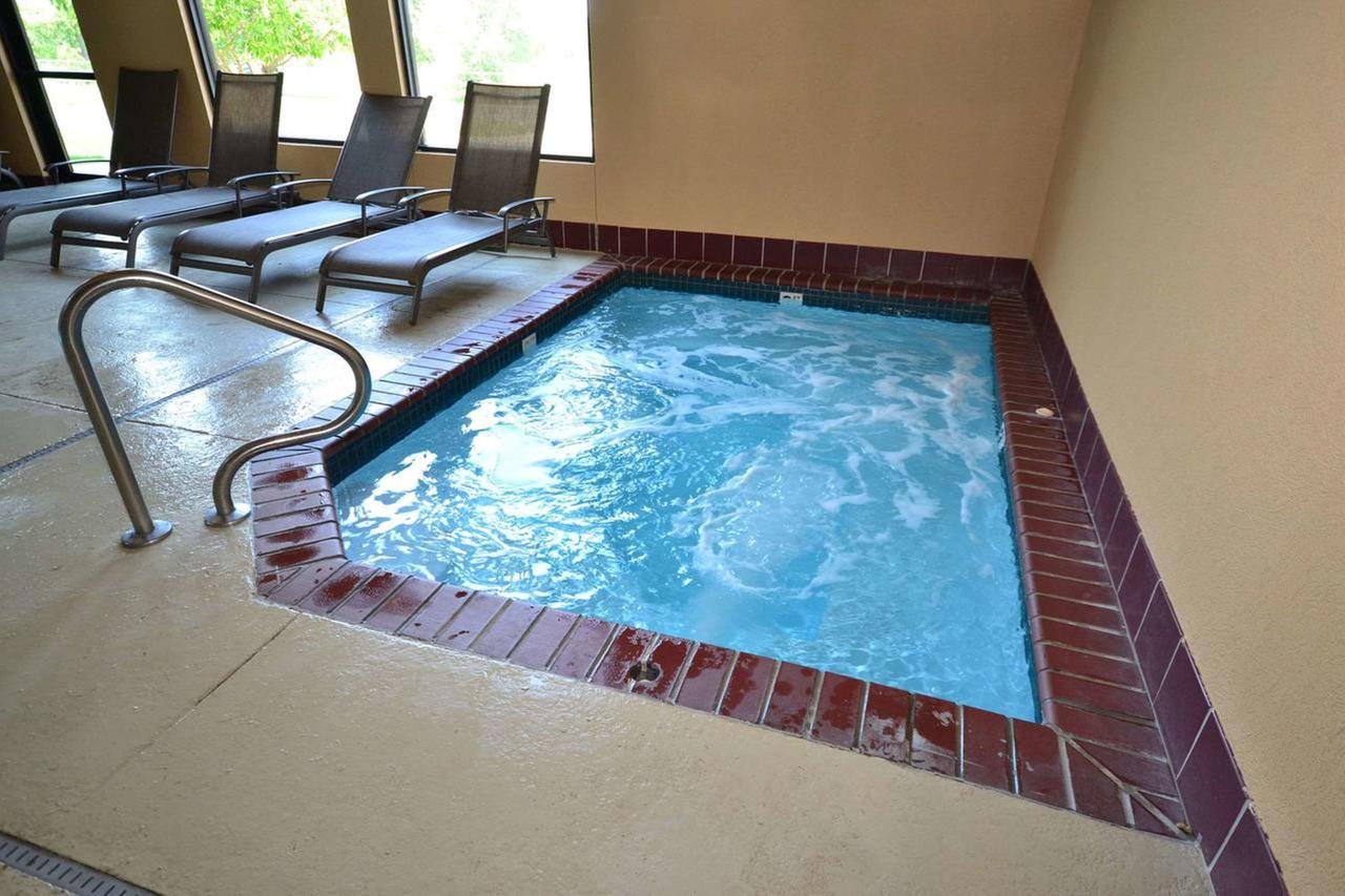Quality Inn & Suites Lawrence - University Area - thumb 1
