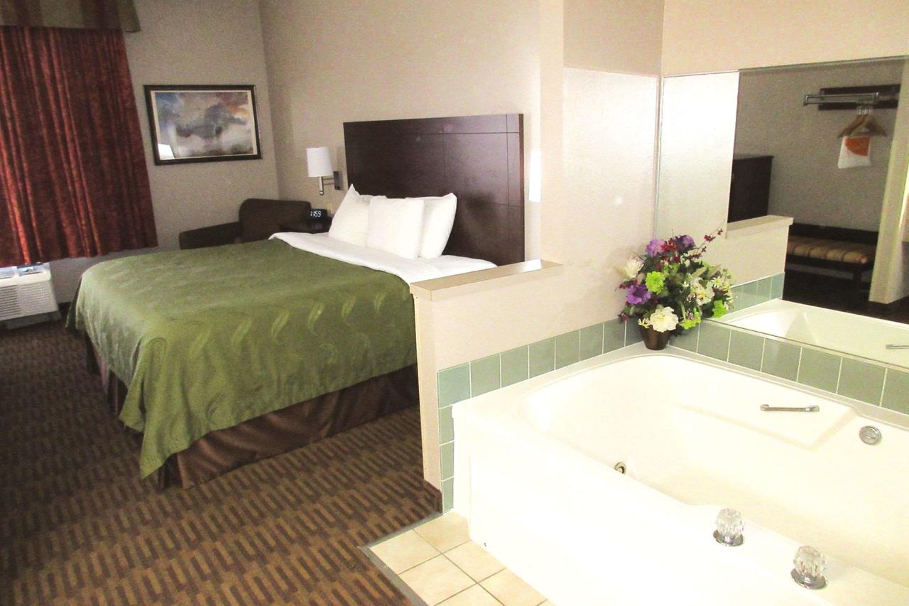 Quality Inn & Suites Lawrence - University Area - thumb 36