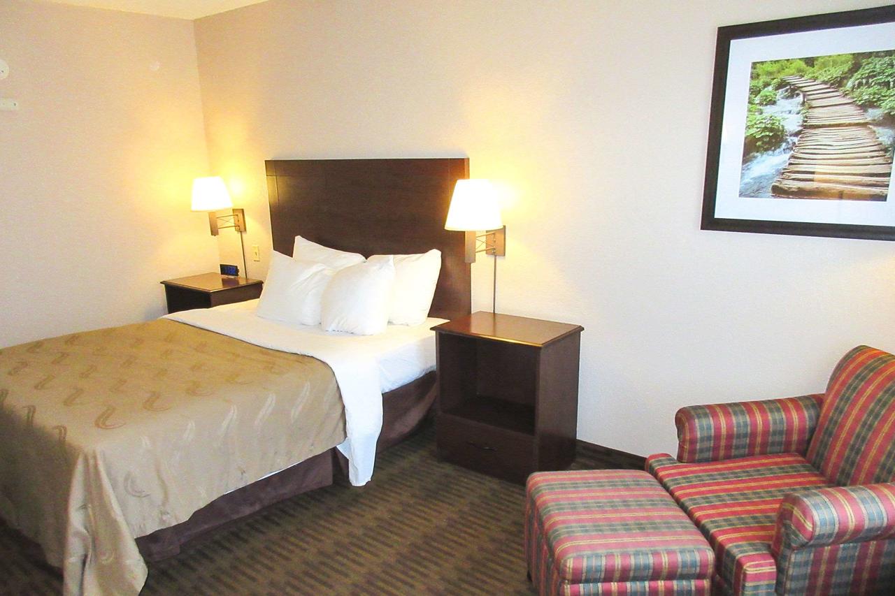 Quality Inn & Suites Lawrence - University Area - thumb 12