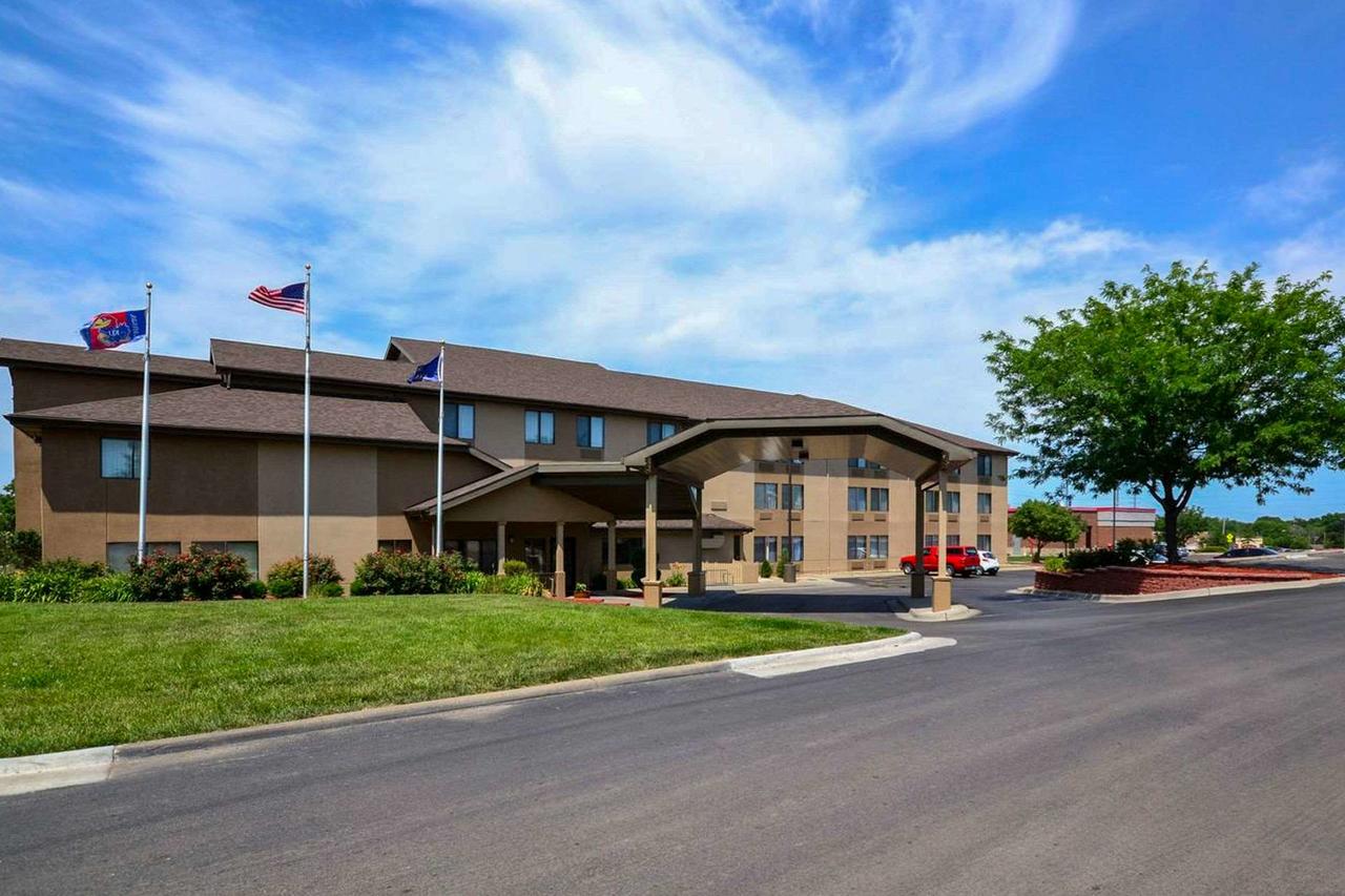 Quality Inn & Suites Lawrence - University Area - thumb 0