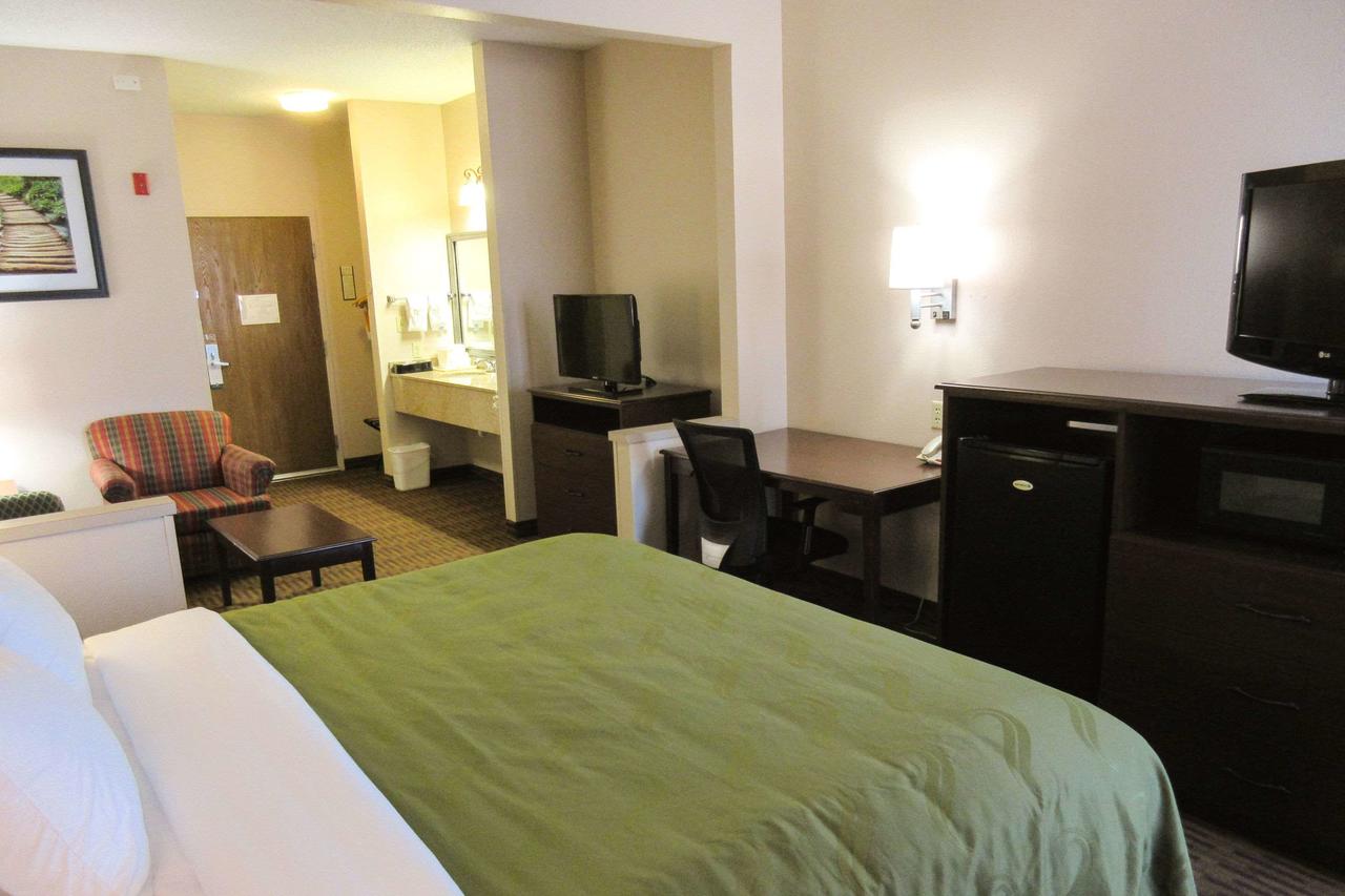 Quality Inn & Suites Lawrence - University Area - thumb 15