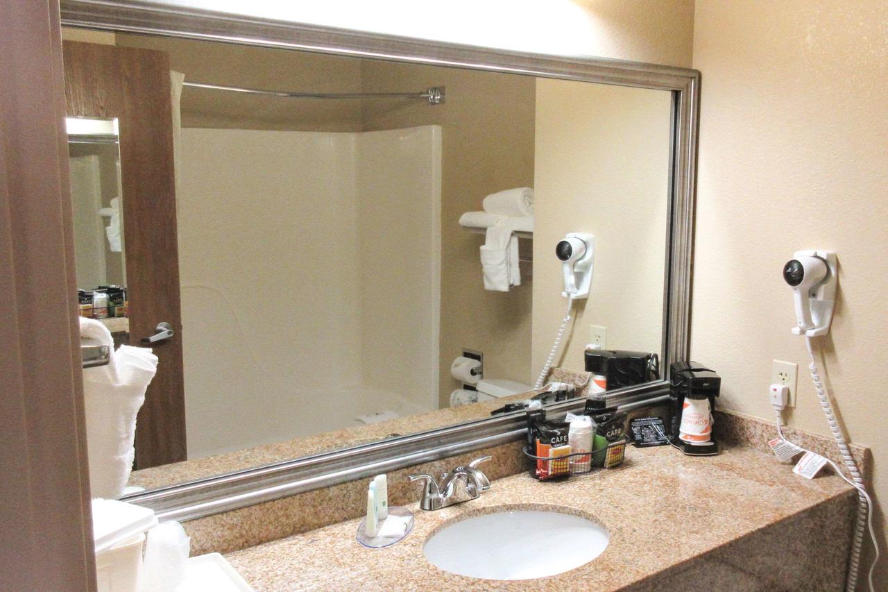 Quality Inn & Suites Lawrence - University Area - thumb 22