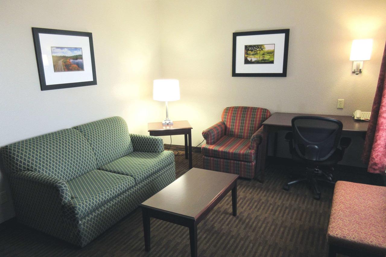 Quality Inn & Suites Lawrence - University Area - thumb 10