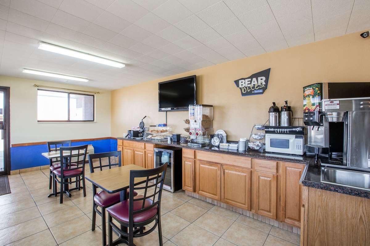 Travelodge By Wyndham Great Bend - thumb 10