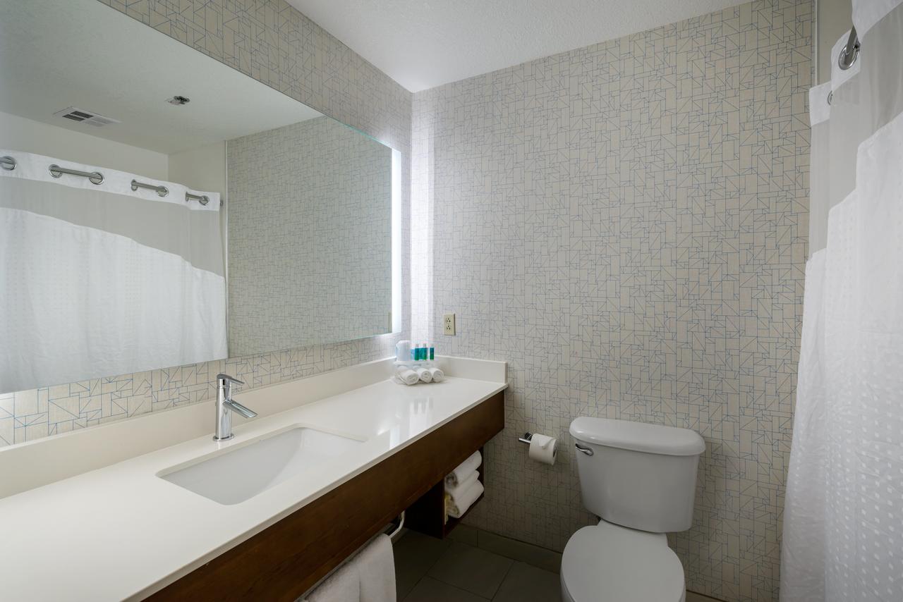 Holiday Inn Express Lawrence - thumb 9