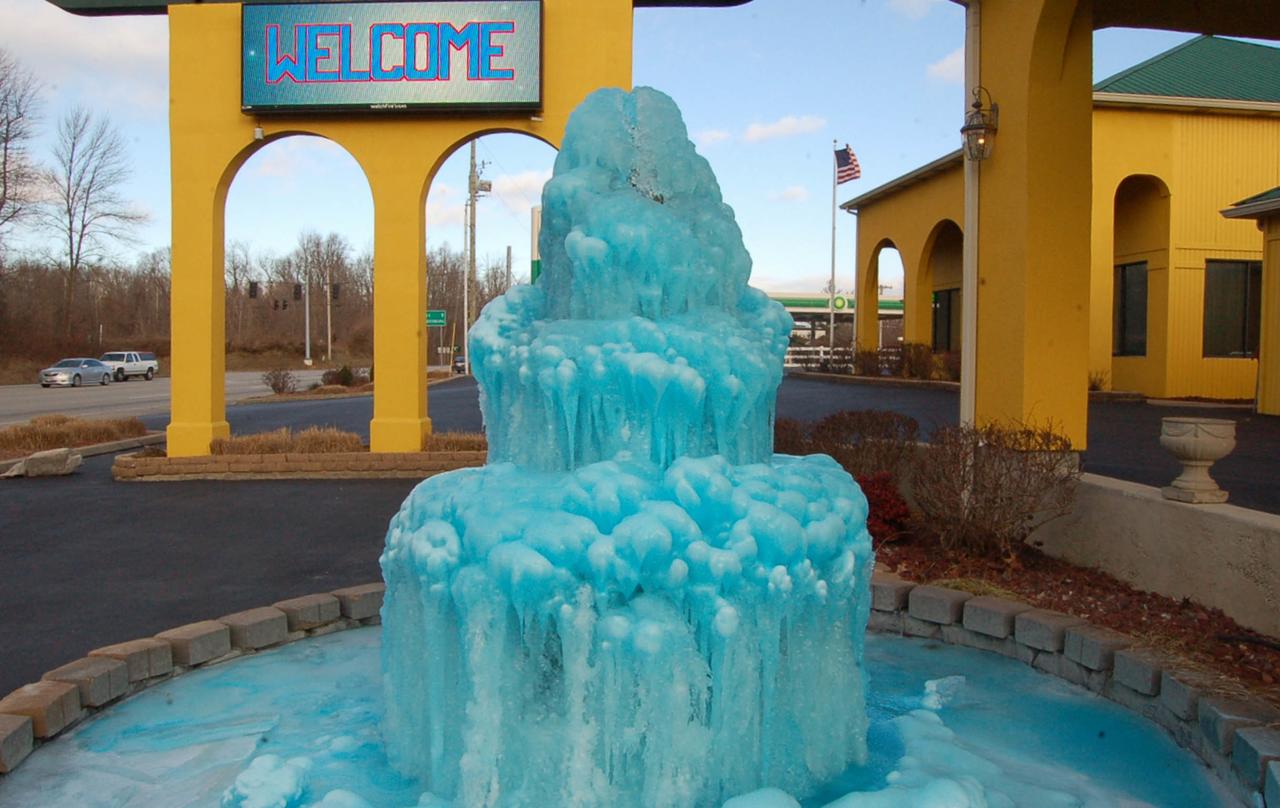 Golden Manor Inn & Suites - thumb 32