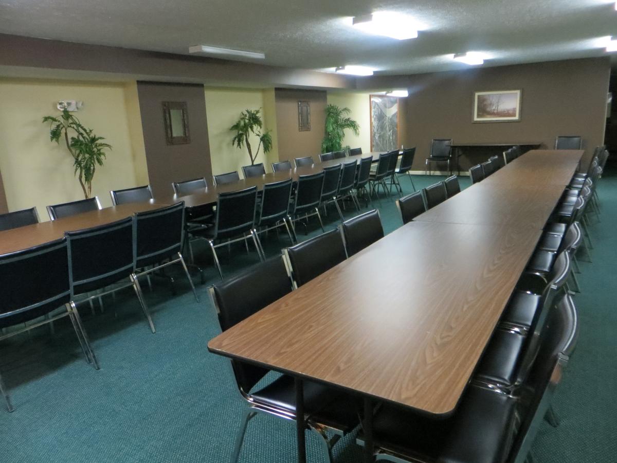 Golden Manor Inn & Suites - thumb 37