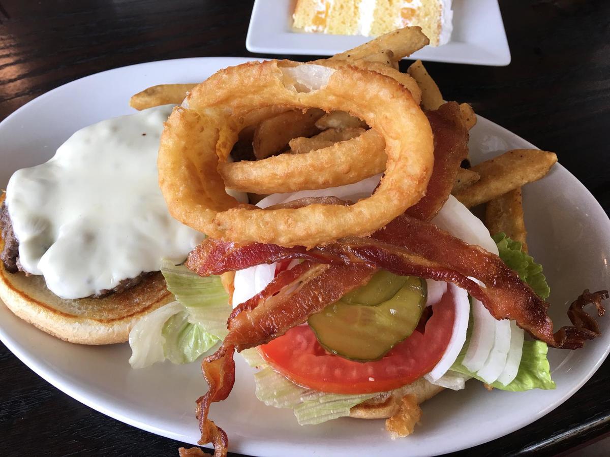 Golden Manor Inn & Suites - thumb 6