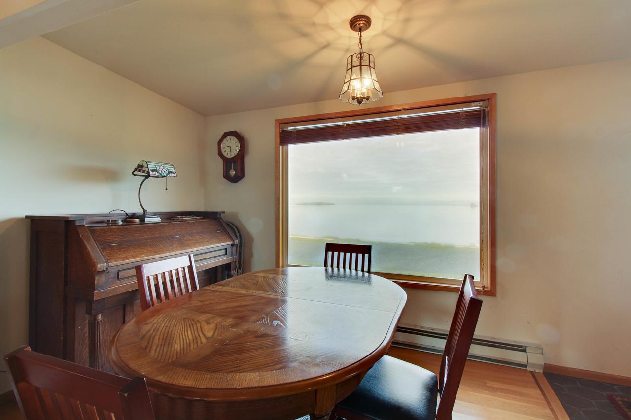 Lopez Island Agate Beach Waterfront Home - thumb 3