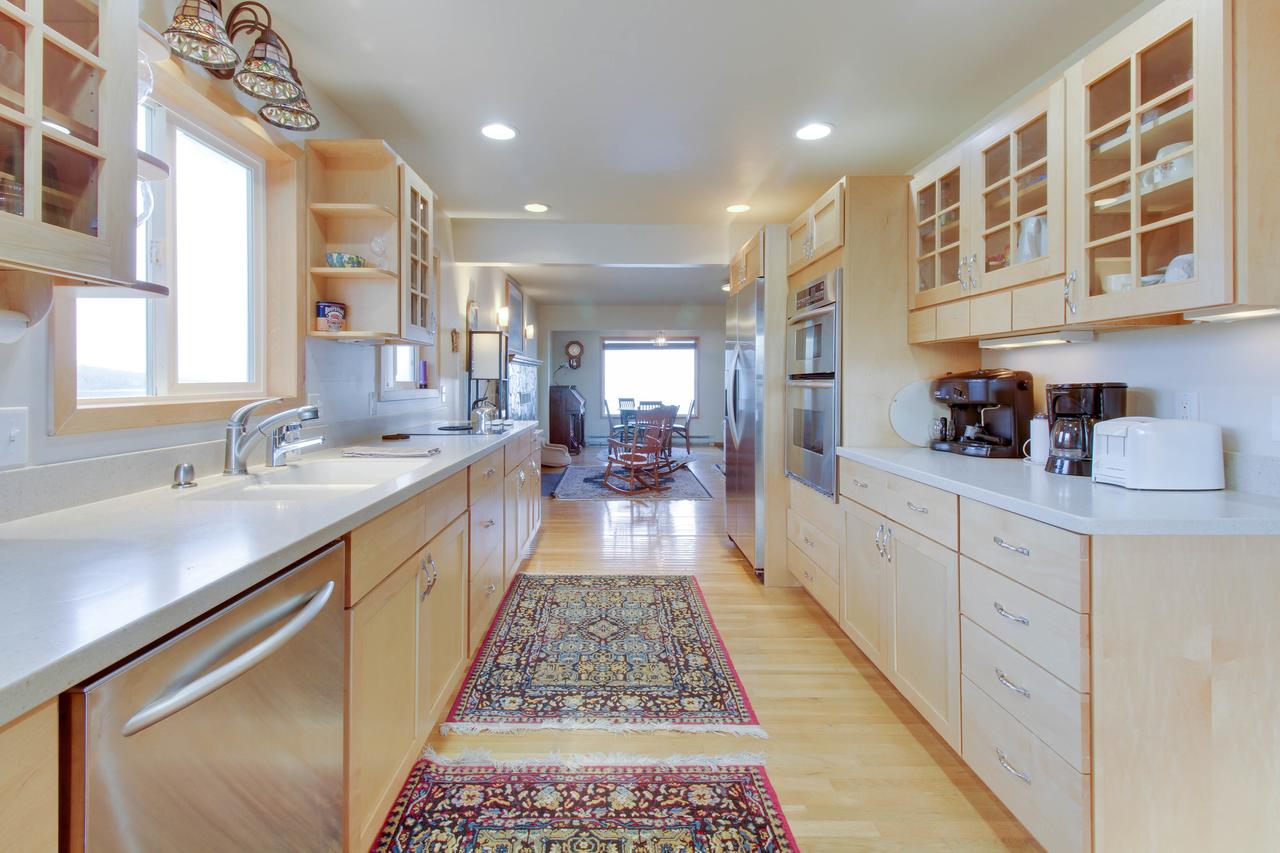 Lopez Island Agate Beach Waterfront Home - thumb 10