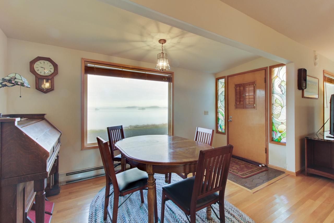 Lopez Island Agate Beach Waterfront Home - thumb 15