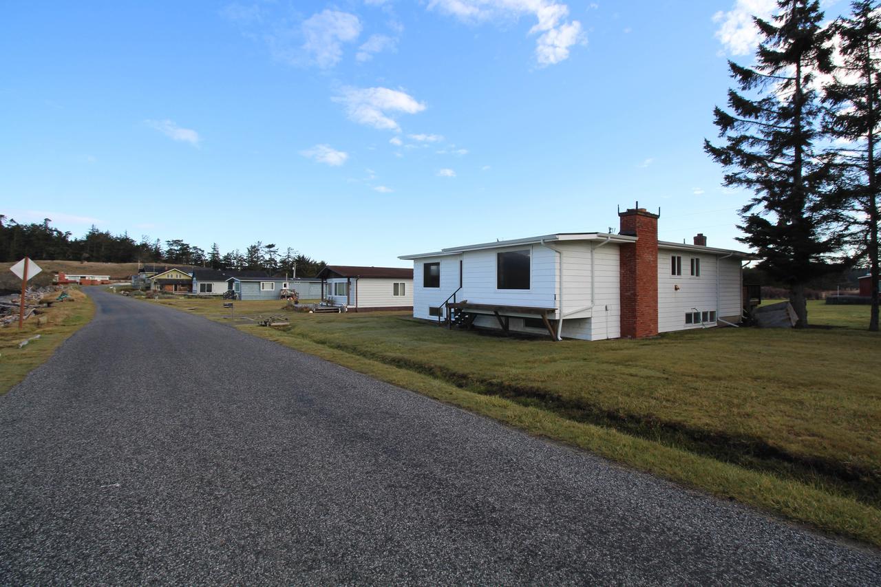 Lopez Island Agate Beach Waterfront Home - thumb 35