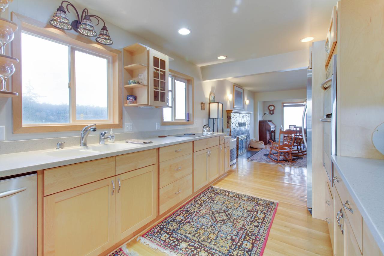 Lopez Island Agate Beach Waterfront Home - thumb 11