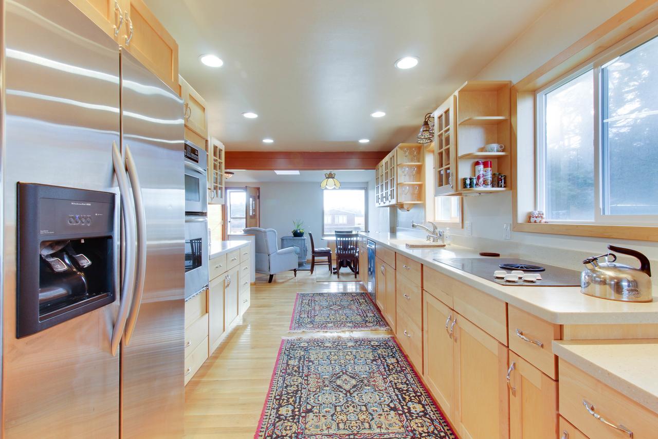 Lopez Island Agate Beach Waterfront Home - thumb 12