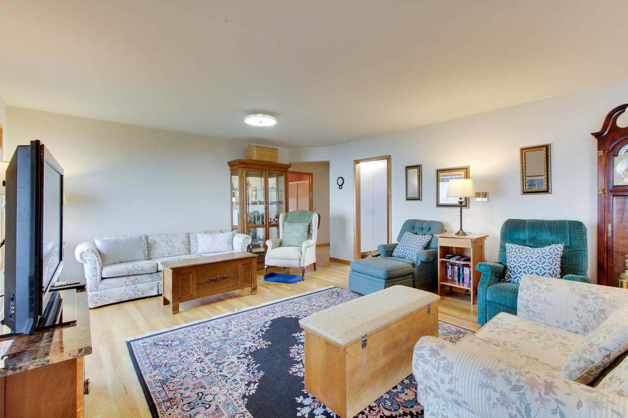 Lopez Island Agate Beach Waterfront Home - thumb 18