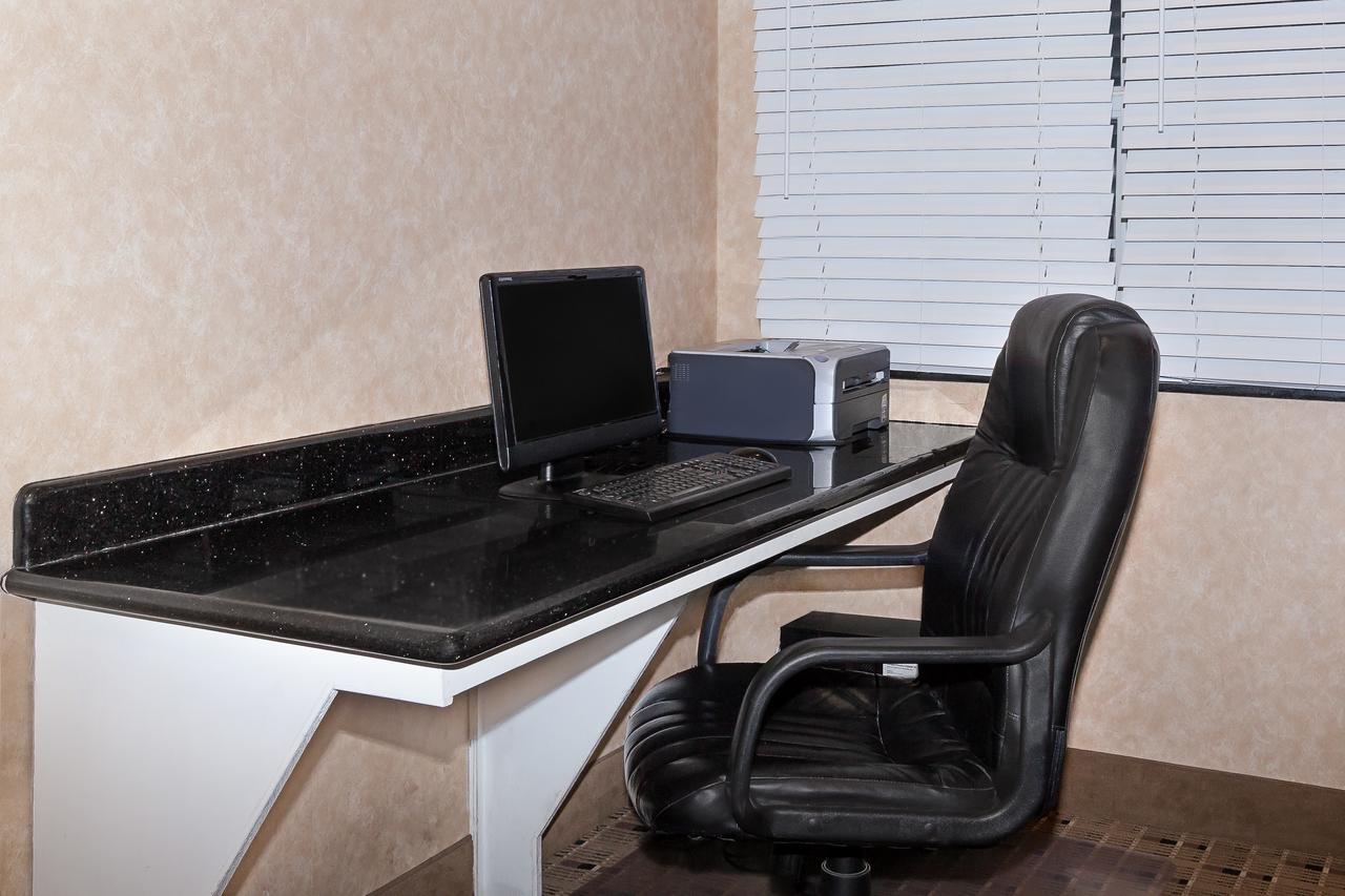 Microtel Inn And Suites Lafayette - thumb 18