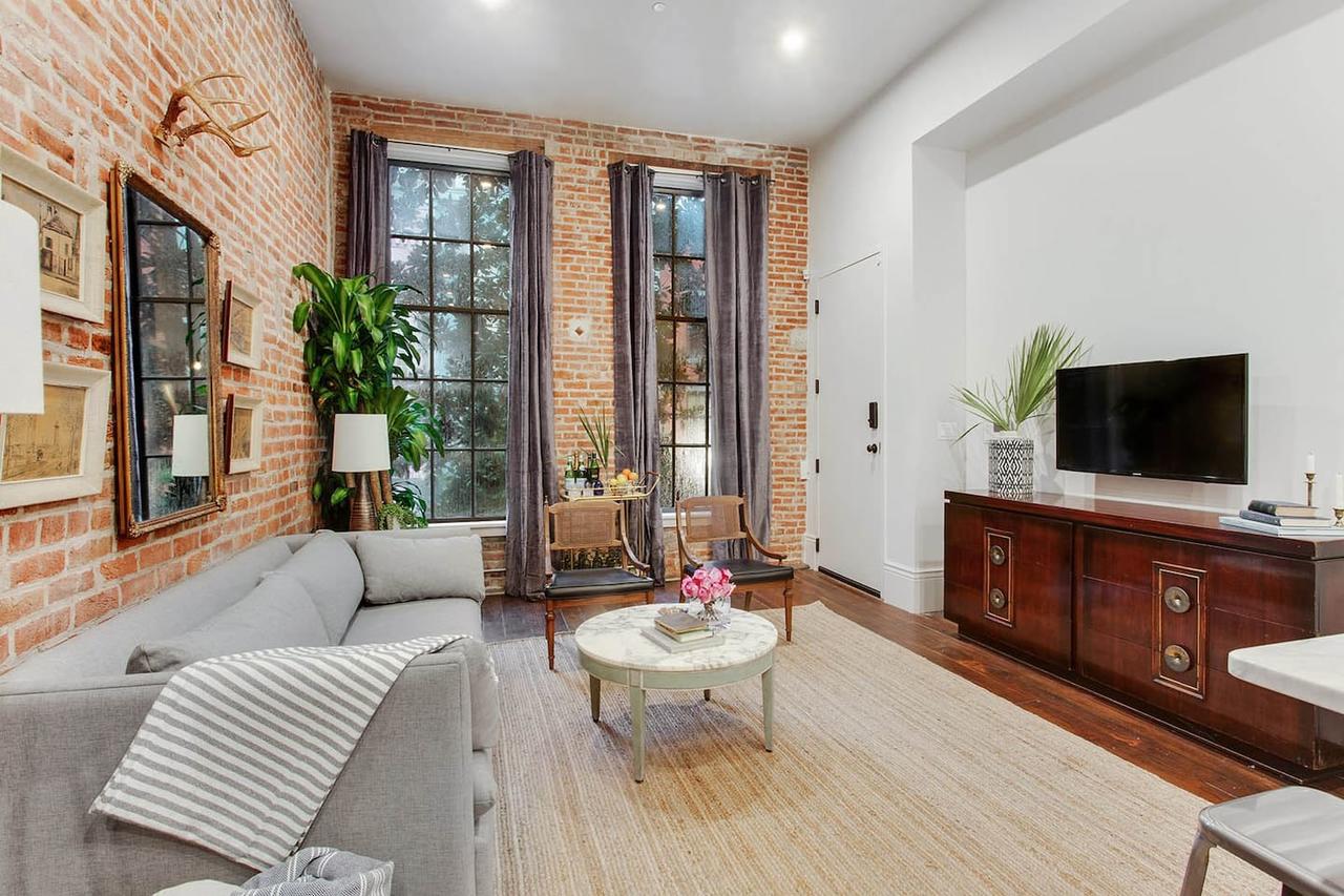 Stayloomâ€™s Retro Renovated CBD Place | Near FQ