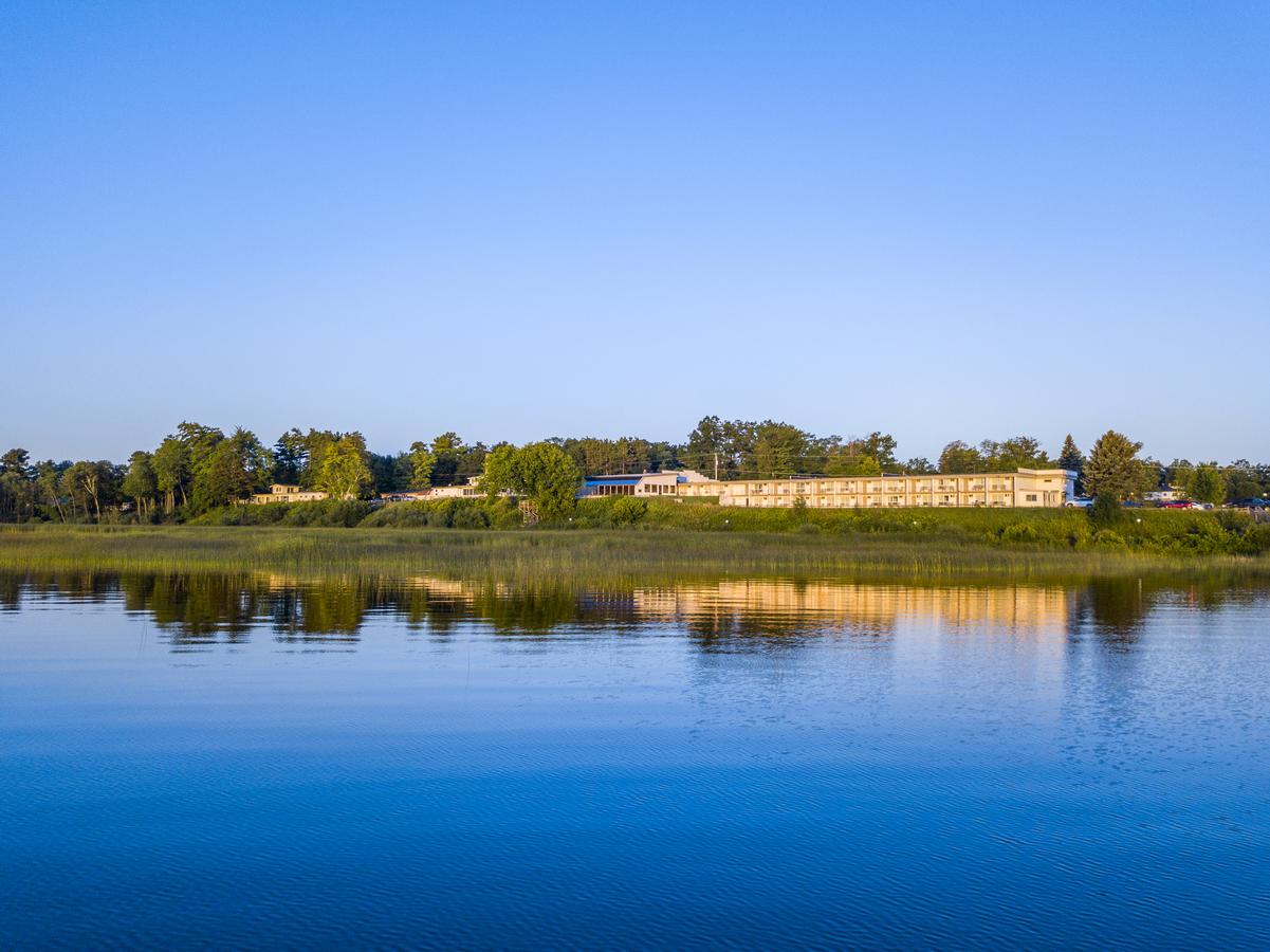 Terrace Bay Hotel - thumb 2