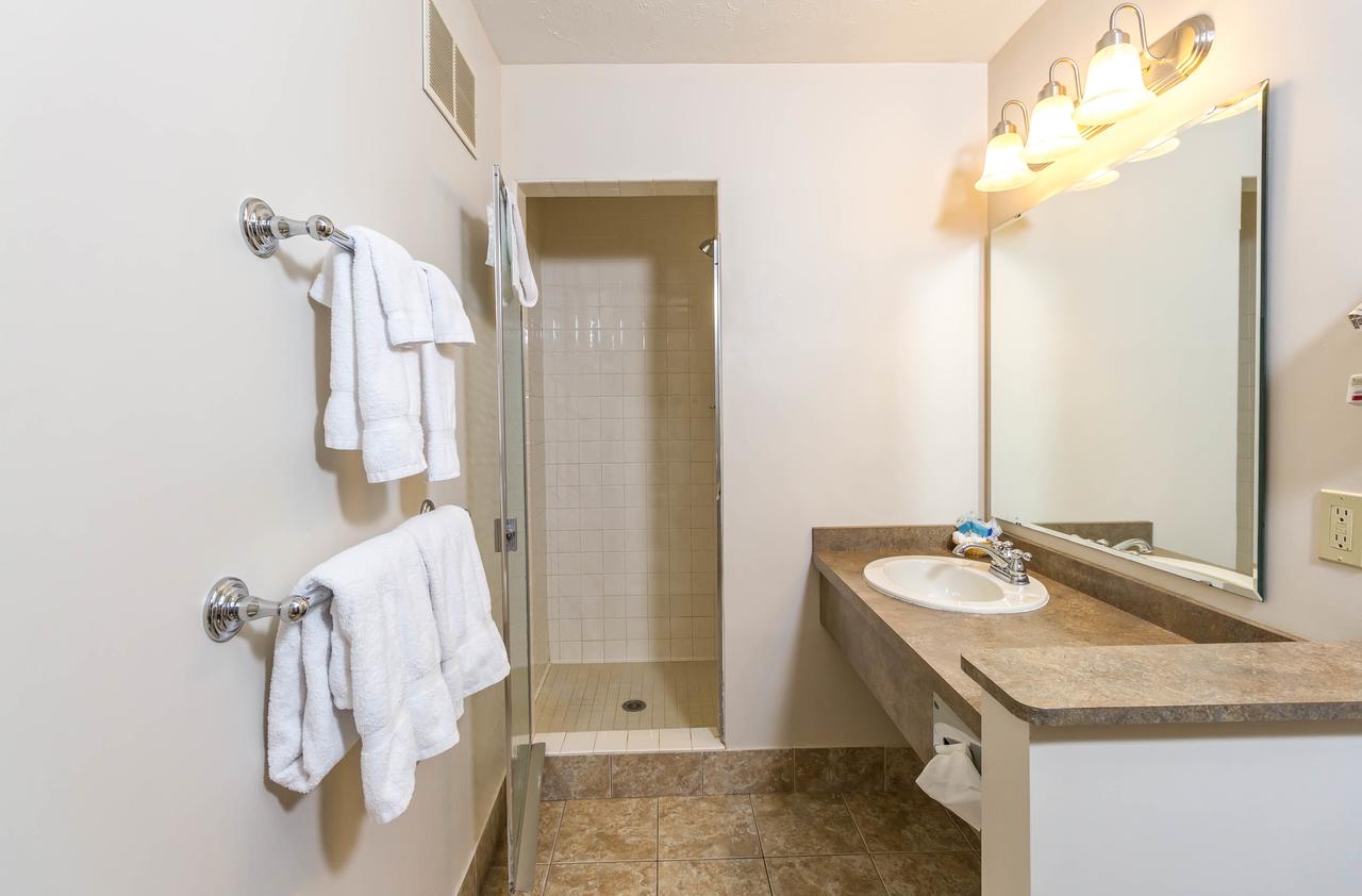 Terrace Bay Hotel - thumb 34