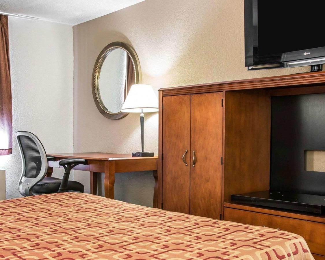 Econo Lodge Kalamazoo - thumb 21