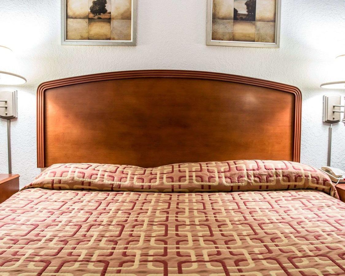 Econo Lodge Kalamazoo - thumb 19