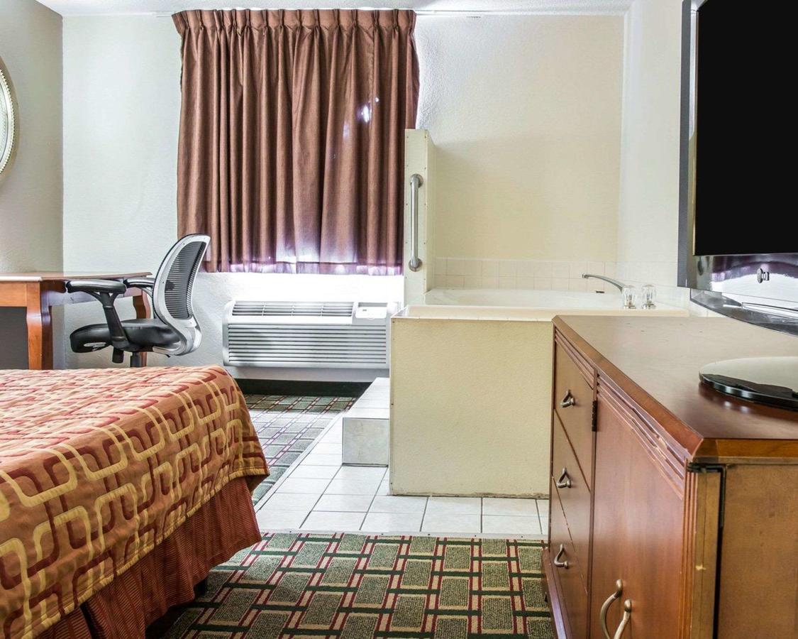 Econo Lodge Kalamazoo - thumb 16