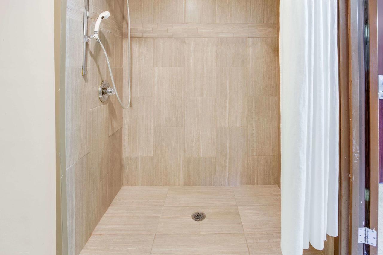 Baymont By Wyndham Kalamazoo - thumb 22