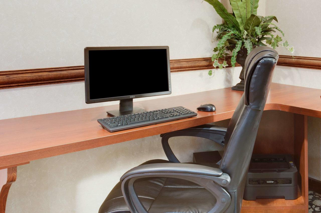 Baymont By Wyndham Kalamazoo - thumb 23