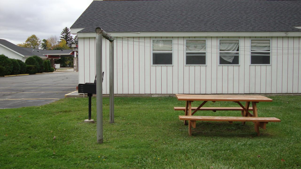 Pinconning Trail Inn Motel - thumb 1