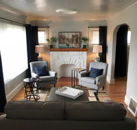 Elizabeth Lake House Sleeps 7 Pontiac/GM Exec - Tourism House