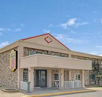 Super 8 by Wyndham Monticello - Tourism House