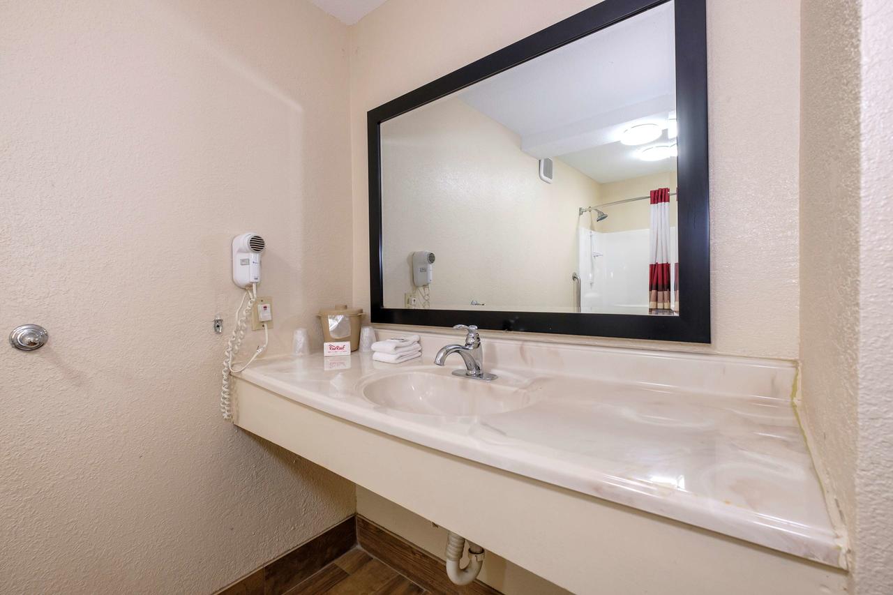 Red Roof Inn Columbus, MS - thumb 4